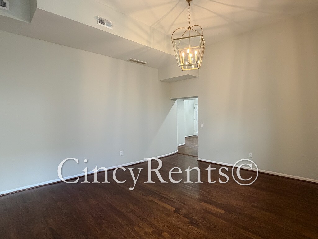 Building Photo - 422 Clark St