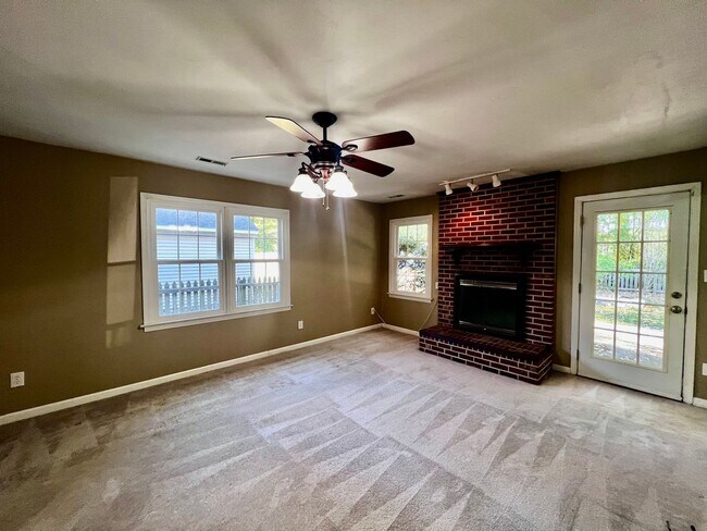 Building Photo - Welcome to this beautiful home in Salem La...