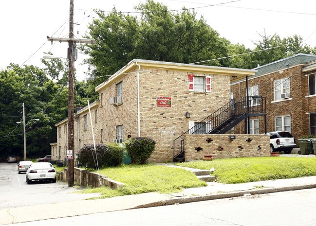Building Photo - Belvedere Oaks