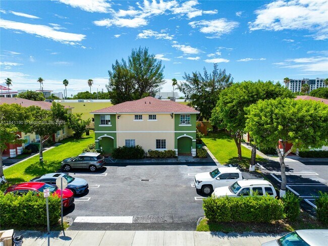 Building Photo - 18712 SW 100th Ave