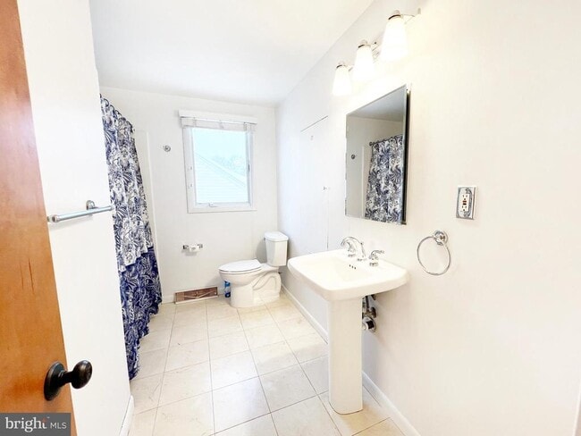 Building Photo - 450 Linden Ave