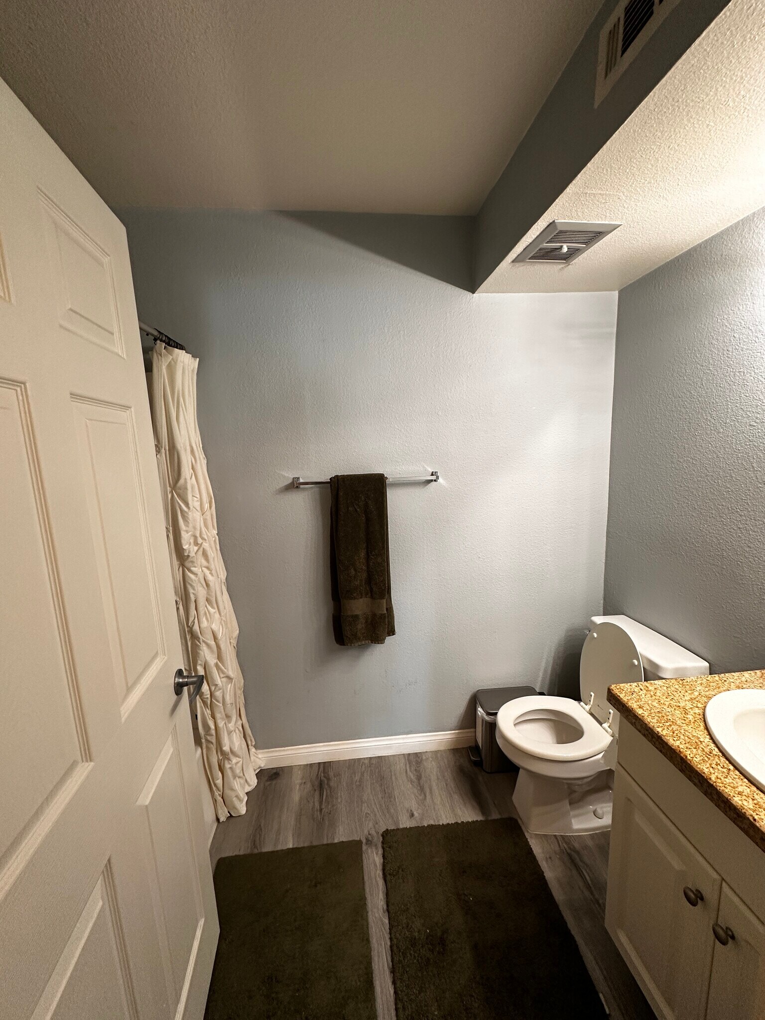 Building Photo - 5565 Canoga Ave