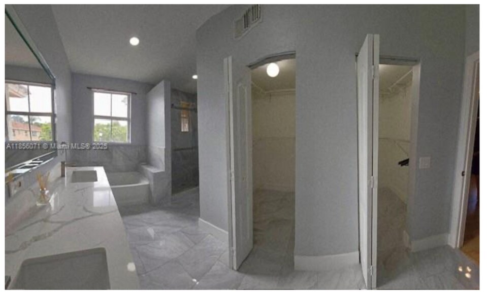 Building Photo - 953 NW 135th Ave