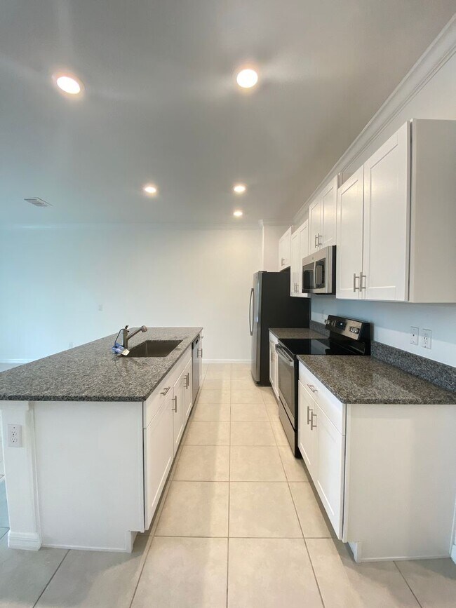 Building Photo - 9695 Ashworth Pl