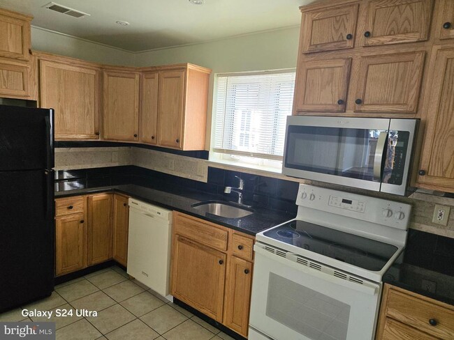 Building Photo - 13825 Cabernet Ct