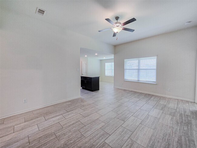 Building Photo - 332 Lone Mountain Dr