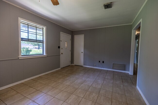 Building Photo - Charming Daphne 3 bedroom on County Road 6...