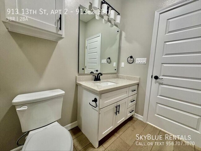 Building Photo - 913 S 13th St