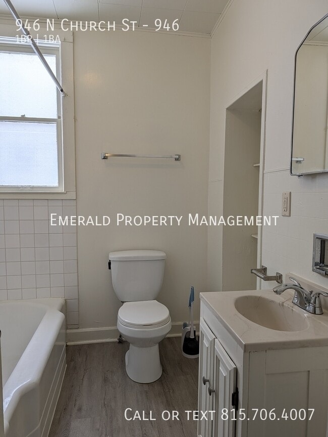 Building Photo - 946 N Church St