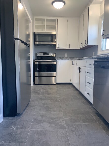 Primary Photo - 6020 Birch St