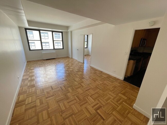 Building Photo - 333 E 49th St