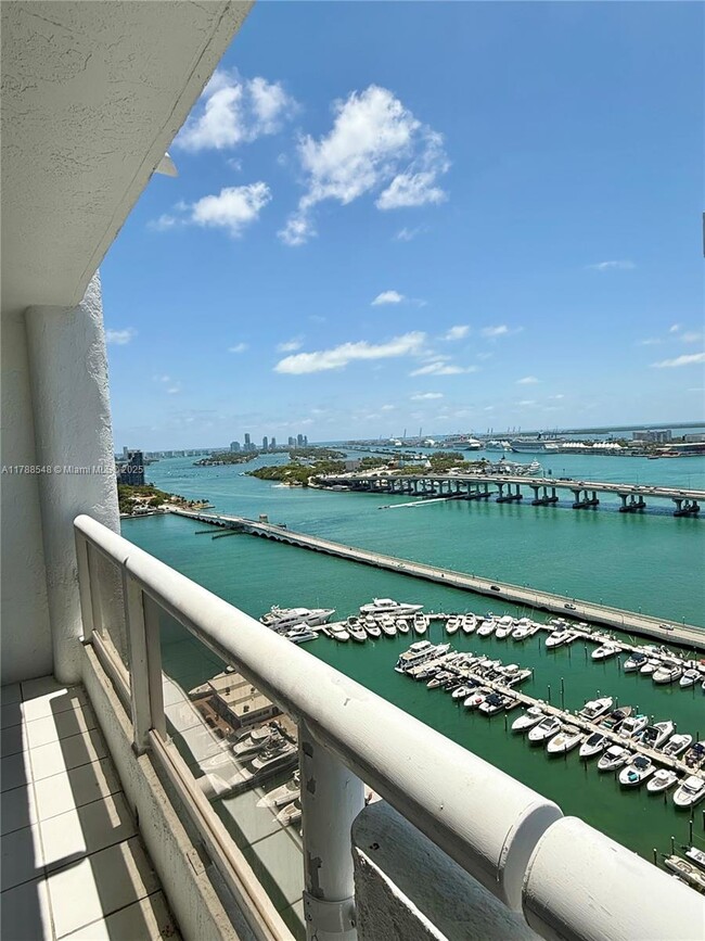 Building Photo - 1717 N Bayshore Dr