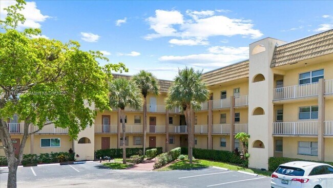 Building Photo - 8345 Sunrise Lakes Blvd
