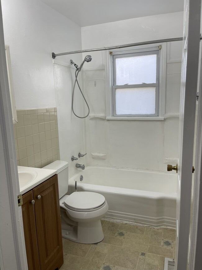 Building Photo - 8209 Comet Dr
