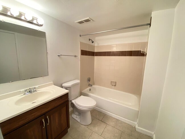 Building Photo - 6166 Westgate Dr