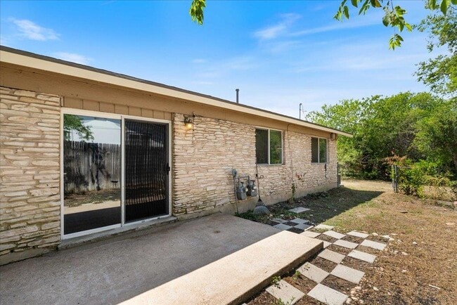 Building Photo - 5802 Gloucester Ln