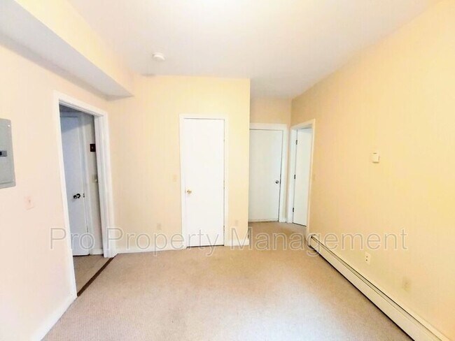 Building Photo - 815 E Main St