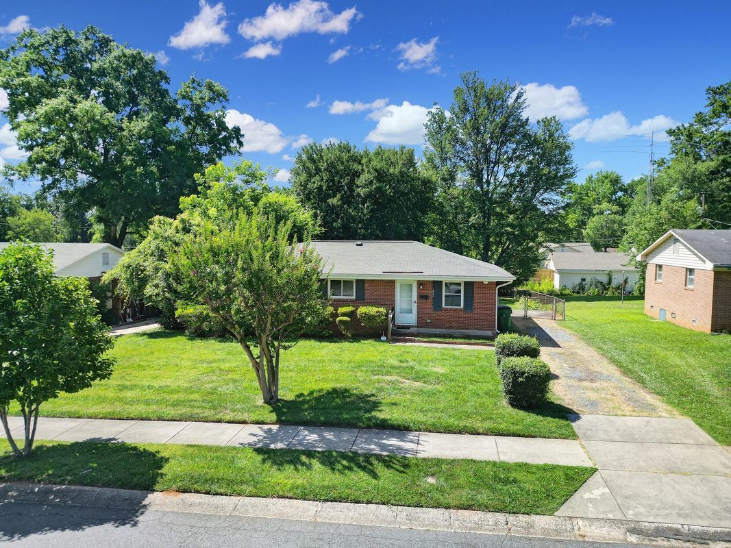 Building Photo - 4301 Briarhill Dr