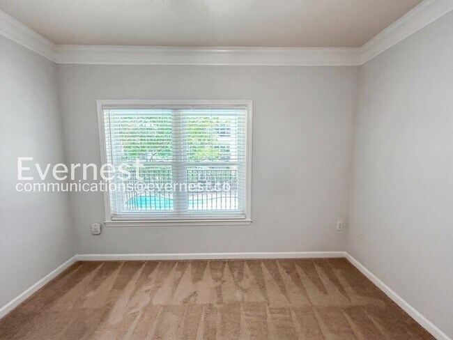 Building Photo - Lovely 2 Bed/2 Bath with Garage / Coming Soon!