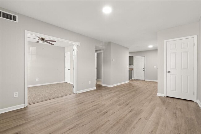 Building Photo - 1050 Wheel House Ln