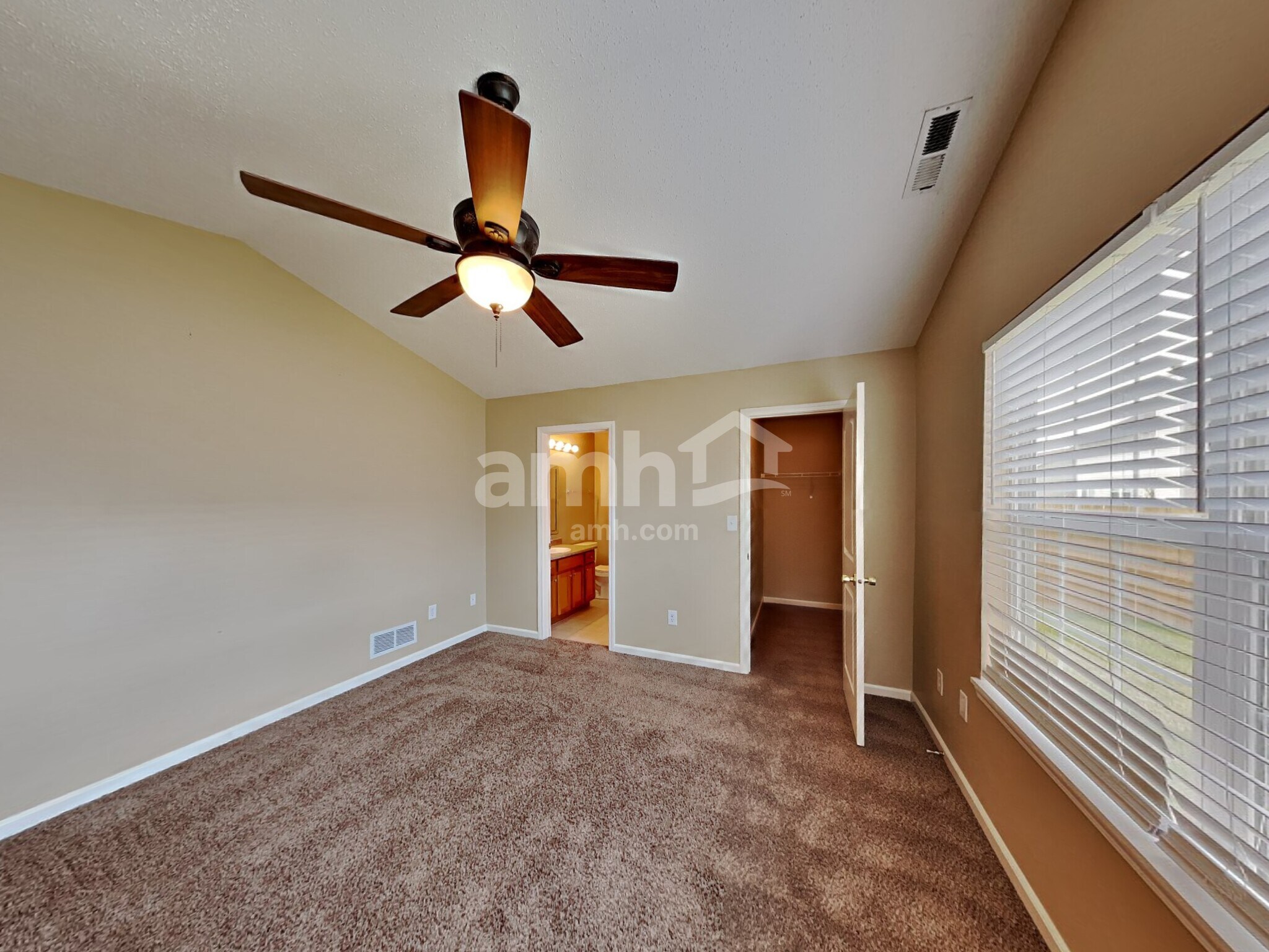 Building Photo - 9724 Thomas Ln