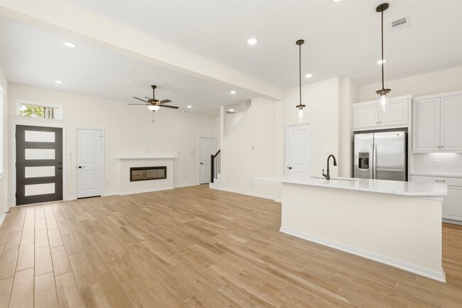 Building Photo - 106 W Coralburst Lp