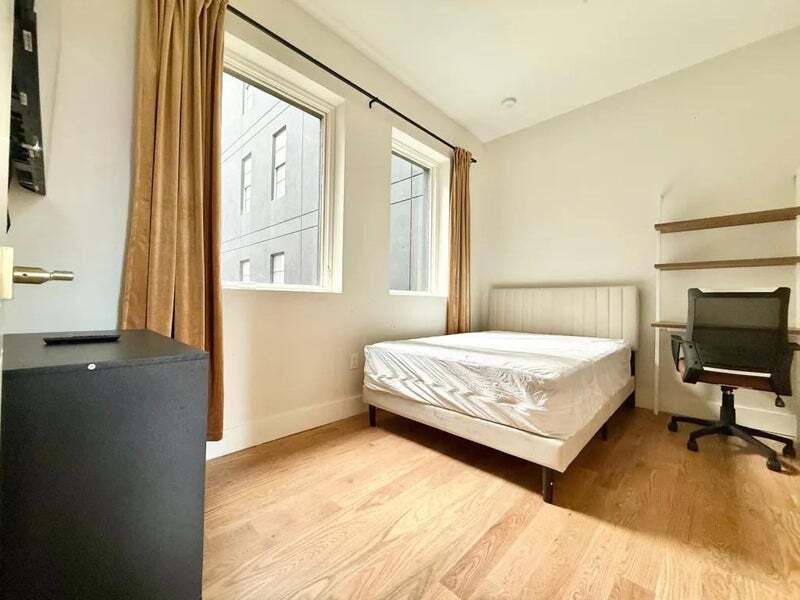 Building Photo - Nice room in a good neighborhood