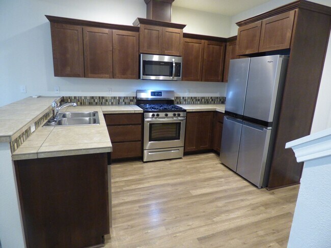 Building Photo - 3 Bed 2.5 Bath townhome off Liberty Rd!