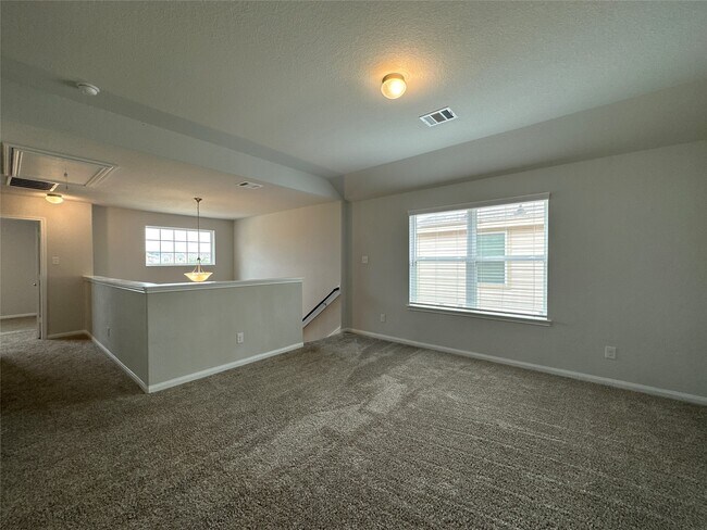 Building Photo - 2611 Hoffman Ln