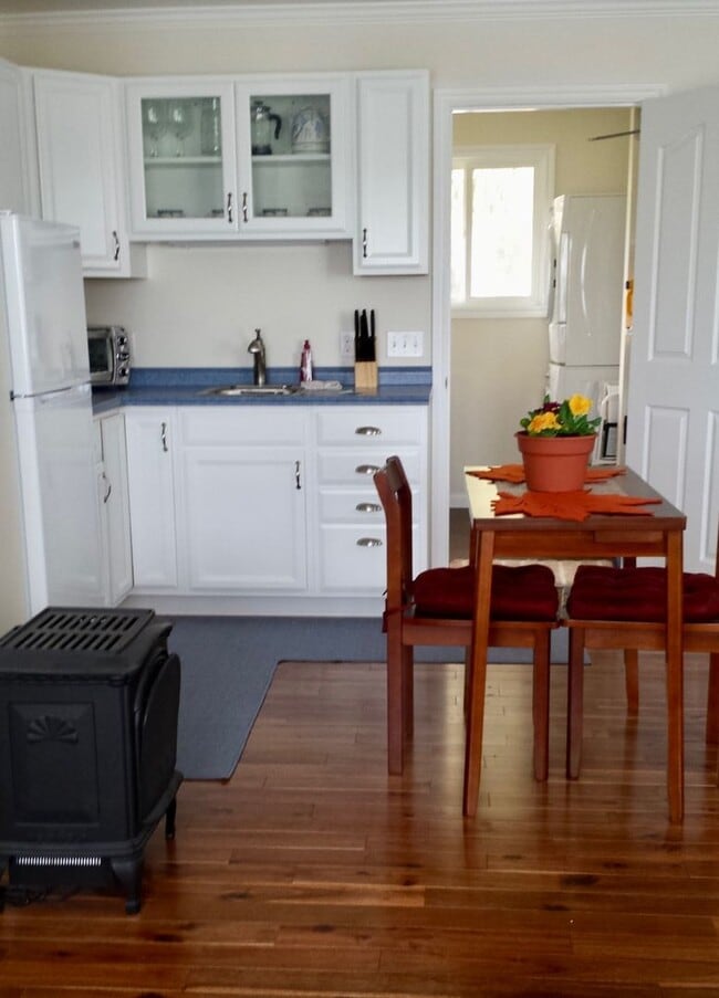 Building Photo - Spacious 3–4 Bedroom Rambler with Private Studio & Mount Baker Views