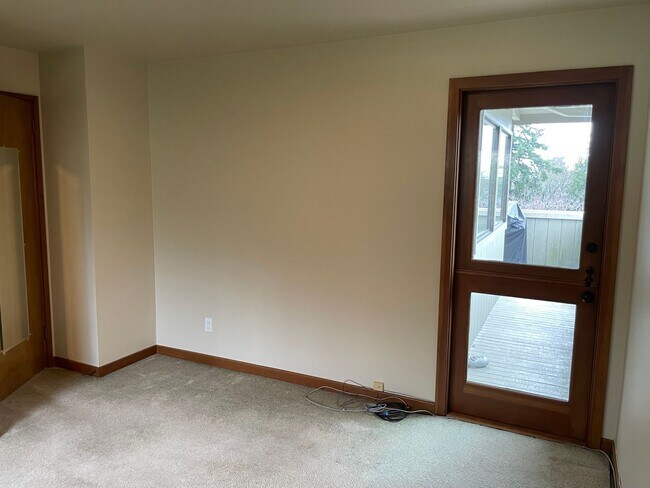 Building Photo - Magnolia Sound view home located near coveted Carleton park neighborhood