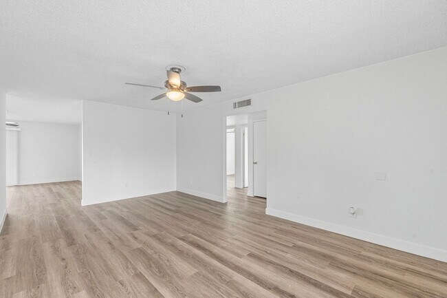 Building Photo - Wonderful East Valley Home! 4bedroom 1.5 B...