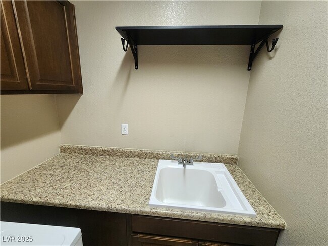 Building Photo - 7426 Matilda St