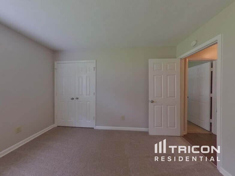 Building Photo - 446 Valley Woods Cir SE