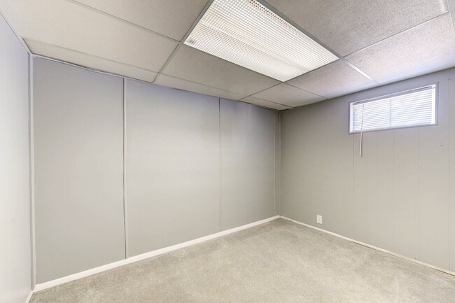 Building Photo - 3633 Shores Dr