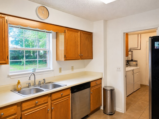 Building Photo - 4008 Breezy Hill Ln