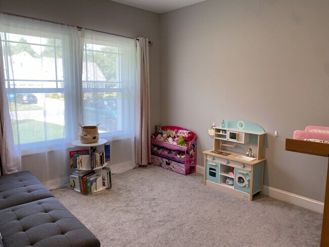 Building Photo - 3 Bed/3 Bath with 2 Bonus Rooms!!!