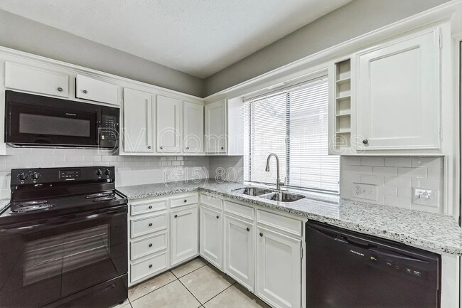 Building Photo - 4702 N Cashel Cir