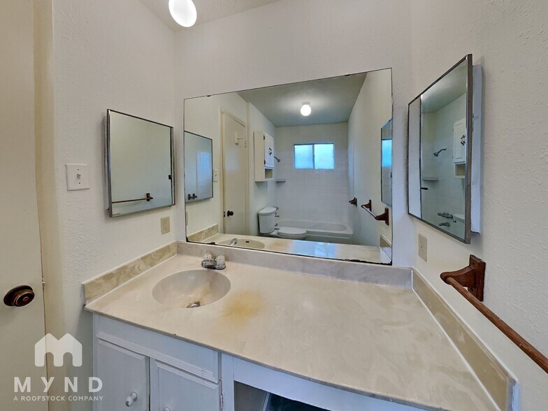 Building Photo - 4202 Chestergate Dr