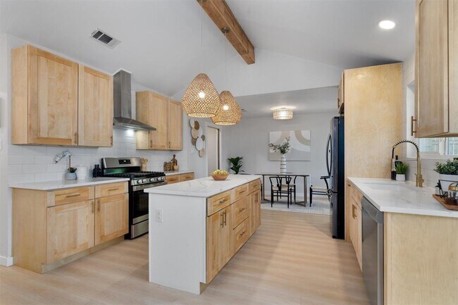 Building Photo - 902 Acorn Oaks Dr