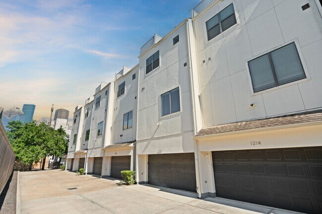 Building Photo - 1212 W Dallas St