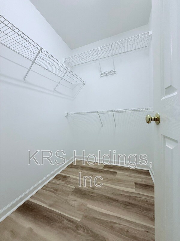 Building Photo - 613 Flaherty Ave