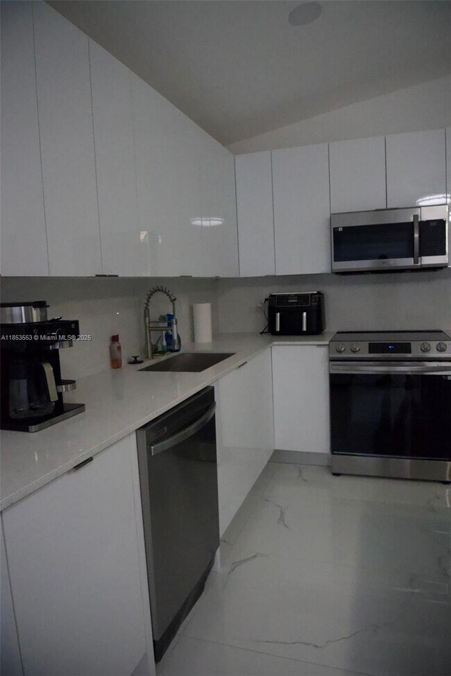 Building Photo - 16112 SW 104th Terrace