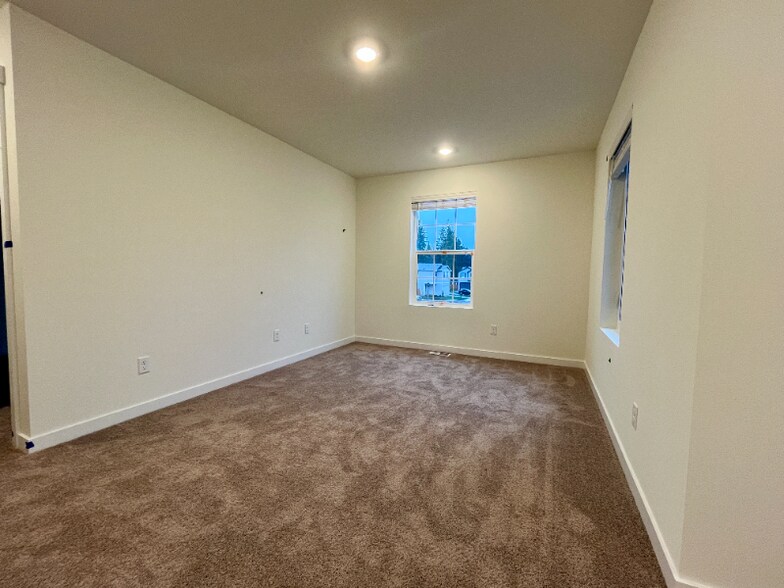 Building Photo - 715 184th St Ct E