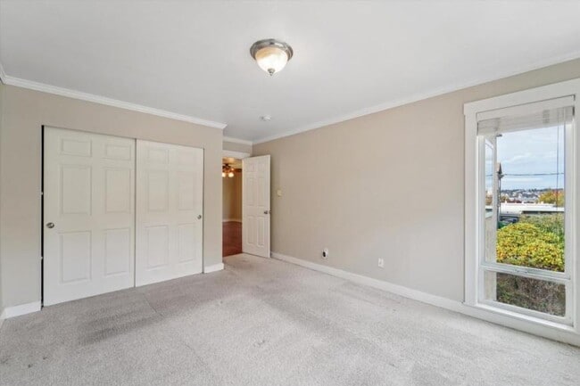 Building Photo - 2 bedroom in Seattle WA 98133