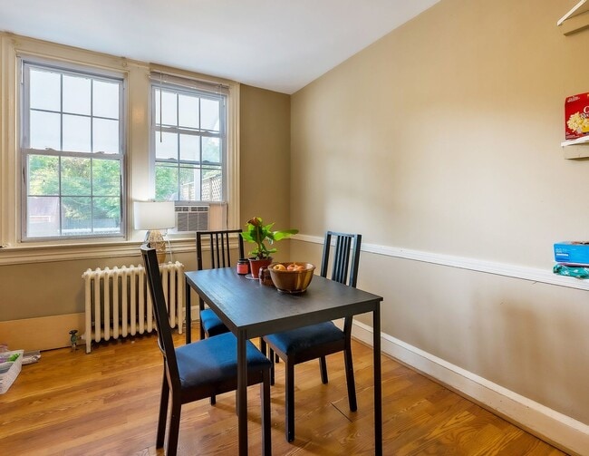 Building Photo - NW Rowhouse Near Georgetown University & Hospital Available Early August