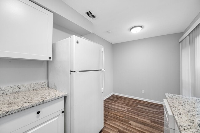 Building Photo - Renovated Seminole Heights Townhome with Laundry Included