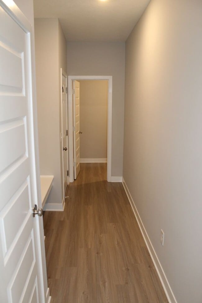 Building Photo - Spacious 5 BR Home in Avon Schools!