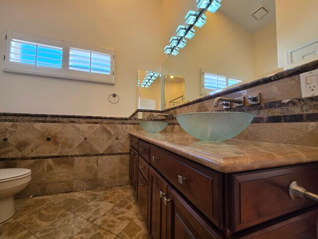 Building Photo - Spacious Home in the Heart of Green Valley