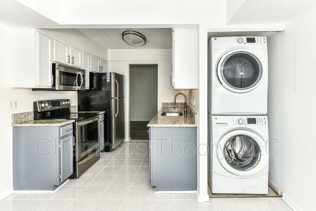 Building Photo - 10204 Bushman Dr